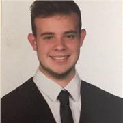 Doy clases particulares de inglés a estudiantes desde primaria a bachiller. Soy estudiante de Filología Inglesa en la UMA y tengo título C1 acreditado